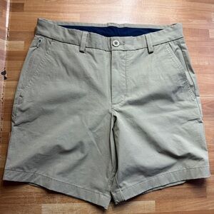Vineyard Vines Men's On-The-Go Performance shorts, khaki , size 28